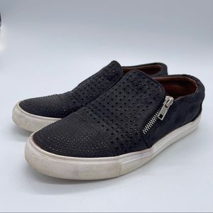 Report, Slip On Shoes, Size 7.5. In good used condition! Glitzy